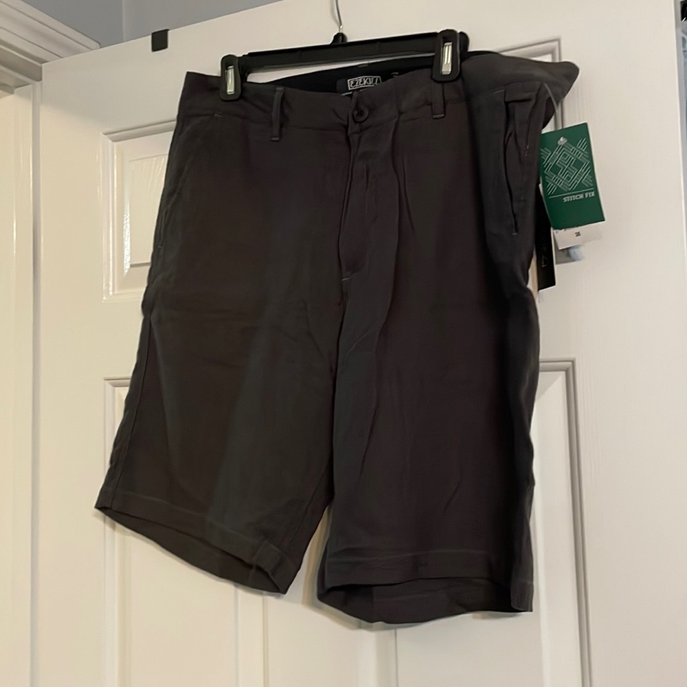 Men’s gray shorts, Ezekiel, size 36